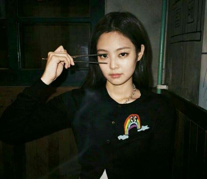 Jennie Kim sizce abarttıkları kadar güzelmi?