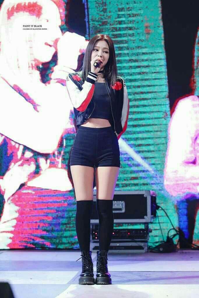 Jennie Kim sizce abarttıkları kadar güzelmi?