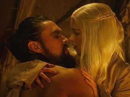 İzlediğiniz film veya dizide pornografik sahne gördüğünüzde izlemeyi bırakırmısınız ?