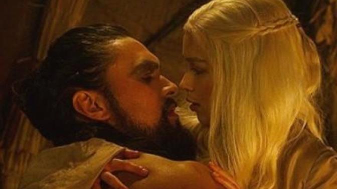 İzlediğiniz film veya dizide pornografik sahne gördüğünüzde izlemeyi bırakırmısınız ?