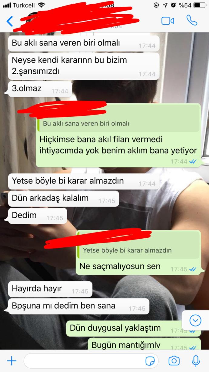 Kızlar, atacağım resimleri yorumlar mısınız sizce ağır laflar mı sinirli biri konuşmayı kesmeli miyim şu an hala flörtüm de?
