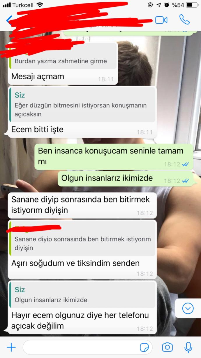 Kızlar, atacağım resimleri yorumlar mısınız sizce ağır laflar mı sinirli biri konuşmayı kesmeli miyim şu an hala flörtüm de?