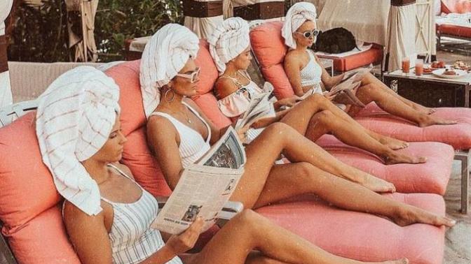 Sizce 'unutulmaz anılar' biriktirmek için aileyle mi yoksa arkadaşlarla mı tatile çıkılmalı?
