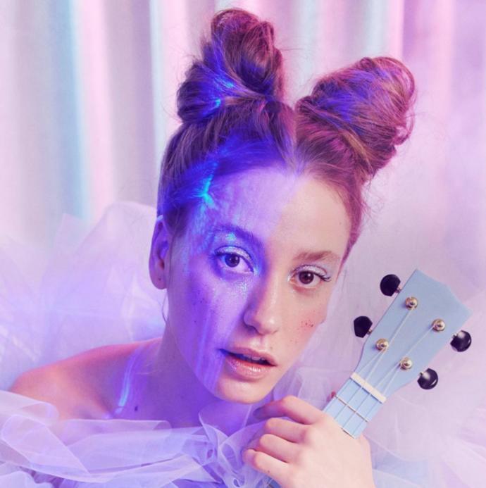 Serenay Sarıkaya 'nın yüzü güzel mi?