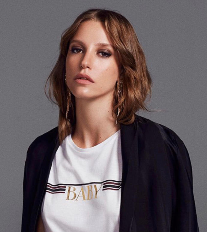 Serenay Sarıkaya 'nın yüzü güzel mi?