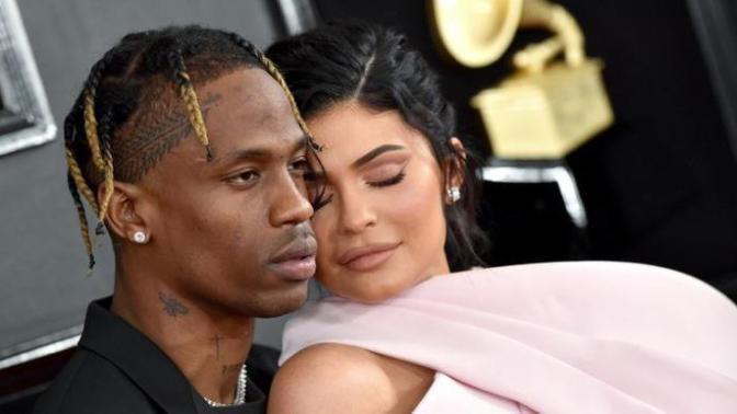 Kylie Jenner da aldatıldı! Kardashian kadınlarının bile aldatıldığı şu zalim dünya size bize neler yapmaz dostlar?