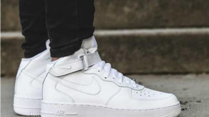 Bilekli Nike Airforce ayakkabı sizce nasıl kombinlenebilir?