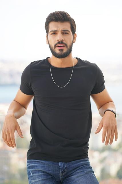 Tolga mendi sizce yakışıklı mı?