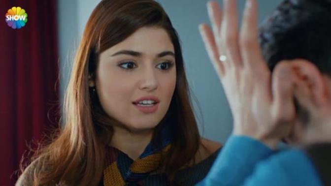 Hande Erçel'in bu saç rengi saçı açılarak mı yapılmıştır?