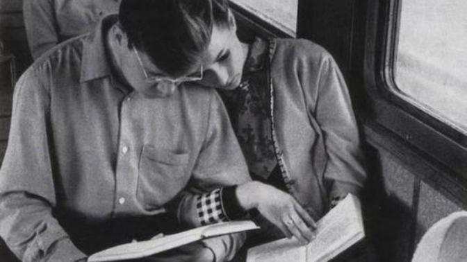 Kitap okumayı erkekler mi, kadınlar mı daha çok seviyor?