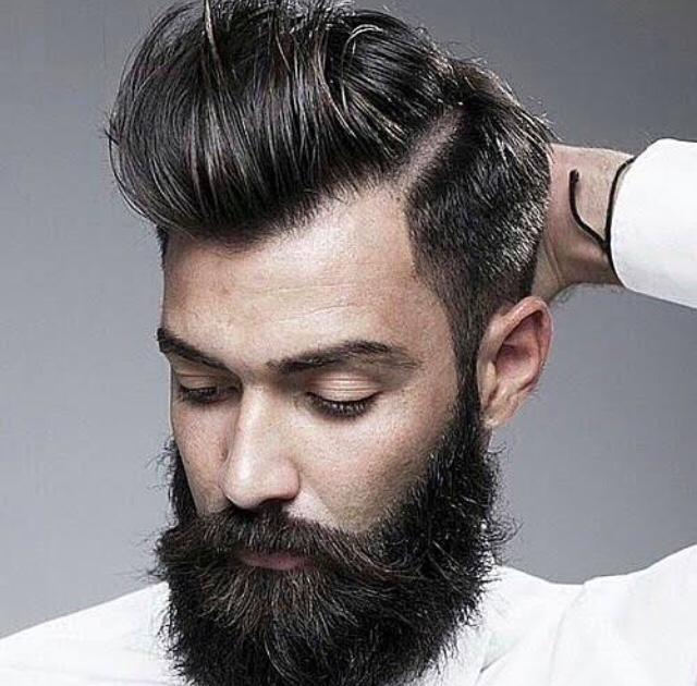Sakallı karizmatik erkek mi daha çekicidir, bebek yüzlü tatlı erkek mi?