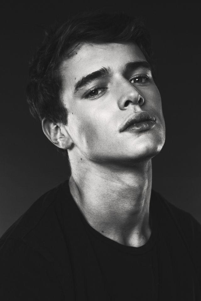 Sakallı karizmatik erkek mi daha çekicidir, bebek yüzlü