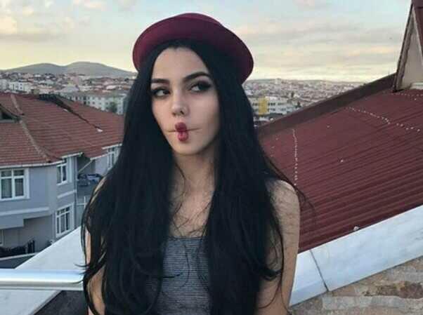 Siyah saçlı kızları beğeniyor musunuz?