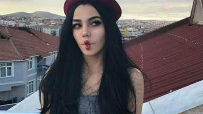 Siyah saçlı kızları beğeniyor musunuz?