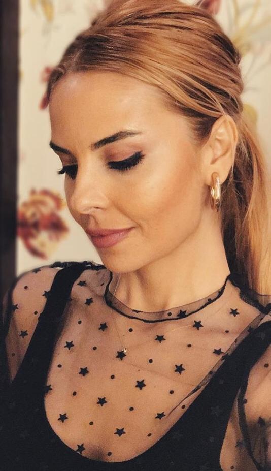 DENİZ SATAR SİZCE DE ÇOK GÜZEL BİR SUNUCU DEĞİL Mİ?