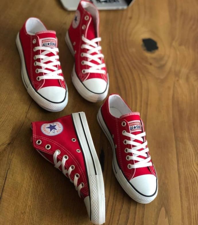 Converse tekrar moda oluyor! Converse hangi parçalara daha çok yakışıyor?