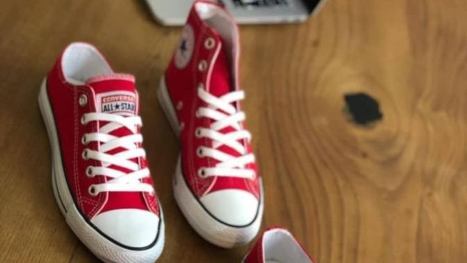 Converse tekrar moda oluyor! Converse hangi parçalara daha çok yakışıyor?