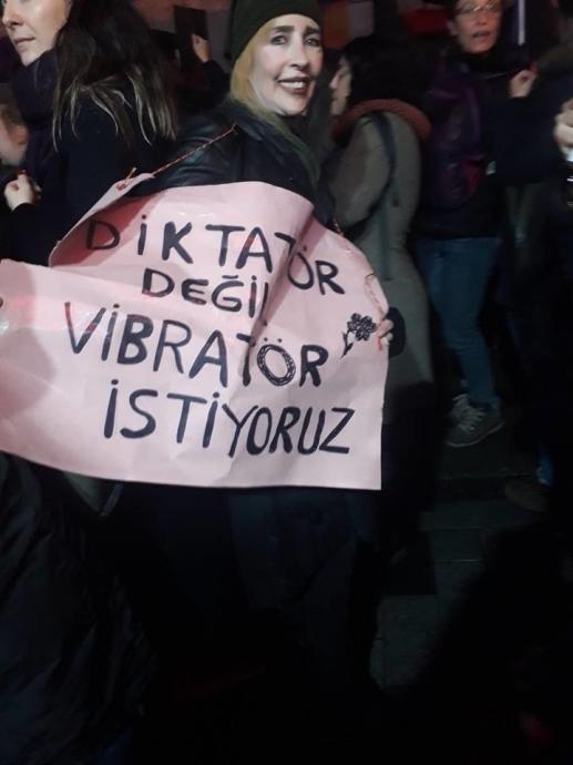 Bu kadınlar neyi kafasını yaşıyor la?
