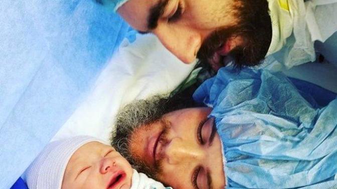 Hamile baba kendi çocuğunu doğurdu! Erkeklerin hamile kalması iyi mi kötü mü?