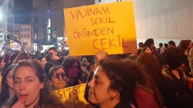 8  Mart  Kadınlar Gününde açılan bu pankart hakkında düşünceniz ne?