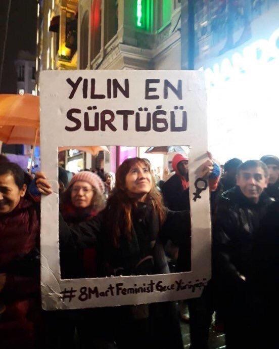 Feministler, gerçekten “kadın haklarını” mı savunuyor yoksa kadınları değersizleştirme derdindeler mi?