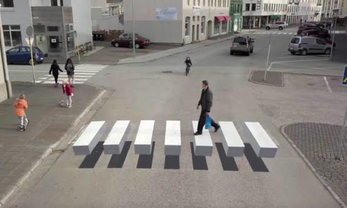 Aydın'da 3D yaya geçidi uygulaması başladı! Bence çok işe yarayacak. Ya sizce?