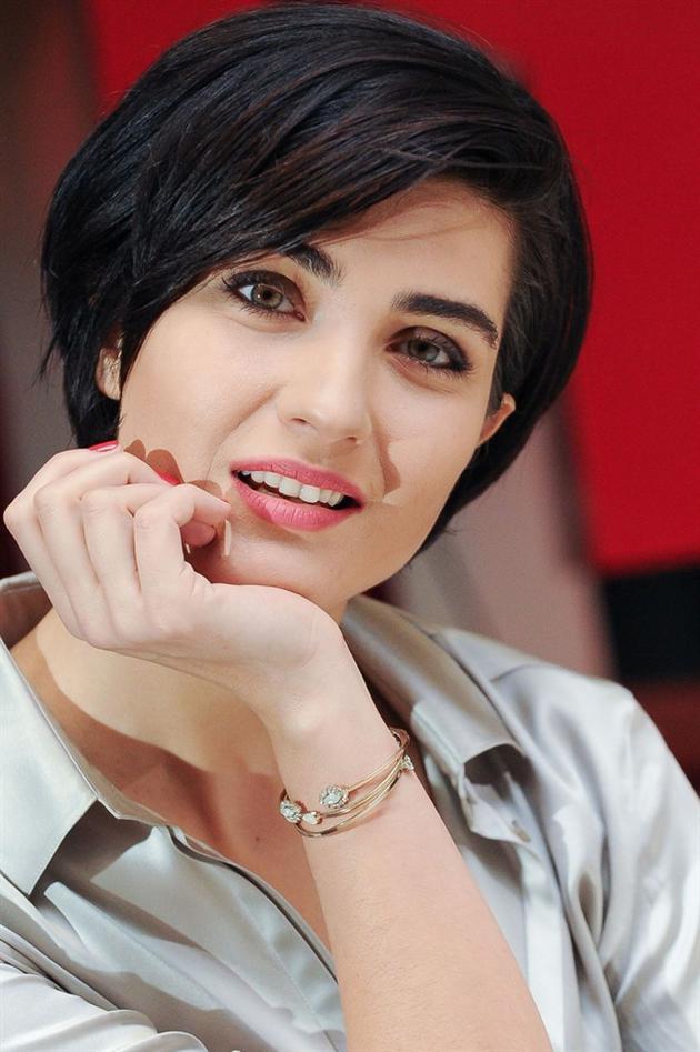 Türk kadınının güzelliğini kanıtlamak istediğiniz yabancı birine örnek olarak hangi ünlü Türk kadınını gösterirsiniz?