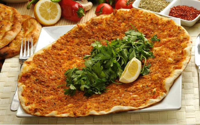 Lahmacuna limon sıkılır mı sıkılmaz mı?