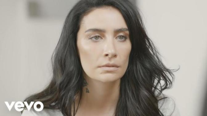 Sılanın bakışları neden hep böyle donuk?