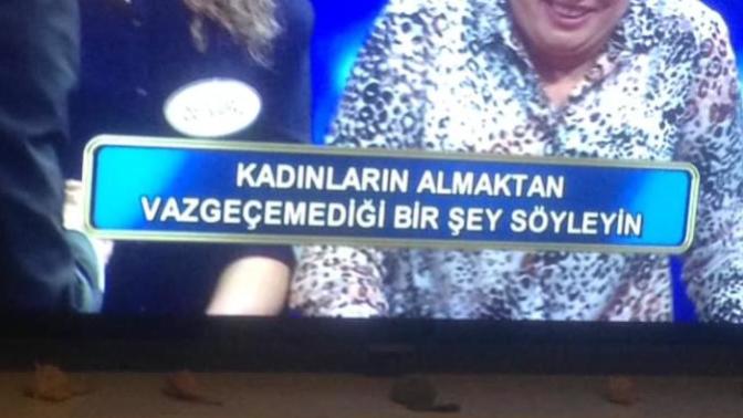 Kadınların almaktan vazgeçemediği  bir  şey söyleyin?