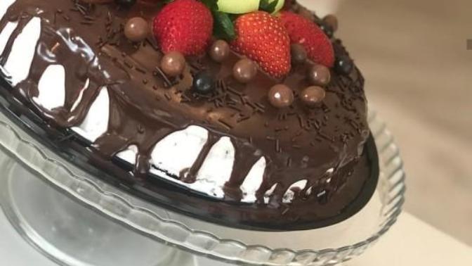 Yaş pasta üzerini süslemek için ne kullanıyorsunuz?