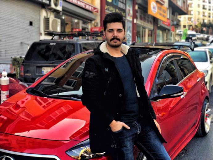 Lüks araçlar ile Instagram da poz veren insanlar sanaldan tanışmada daha mı etkili?