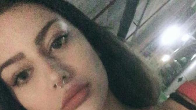 Bu kızın kafası biraz büyük ve alnı geniş mi?