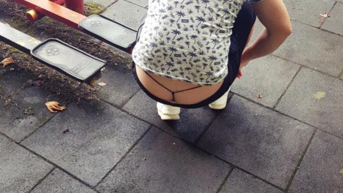 Kızlar, (Resimli) Bugün sahilde gördüğüm tangalı erkek hakkında ne düşünüyorsunuz :D?