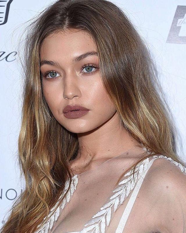 ''Güzelliği ile 20 yıl sonra bile konuşulacak'' dediğin Victoria's Secret meleği hangisi?