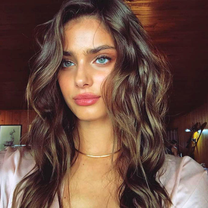 ''Güzelliği ile 20 yıl sonra bile konuşulacak'' dediğin Victoria's Secret meleği hangisi?