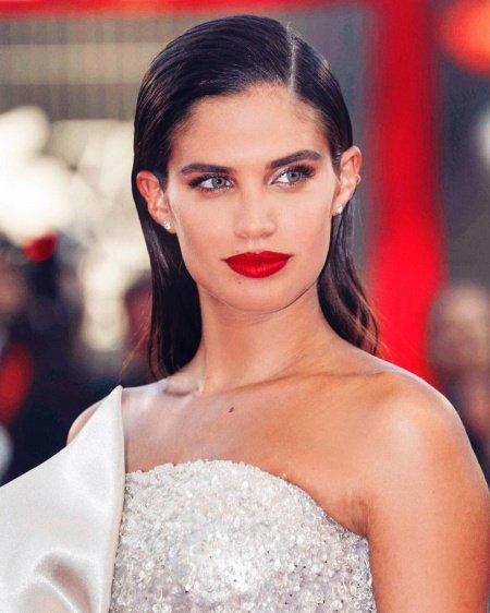 ''Güzelliği ile 20 yıl sonra bile konuşulacak'' dediğin Victoria's Secret meleği hangisi?