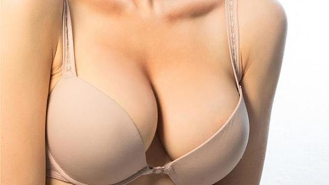 Sizce bir kadını göğüsleri mi daha seksi yapar yoksa kalçaları mı?