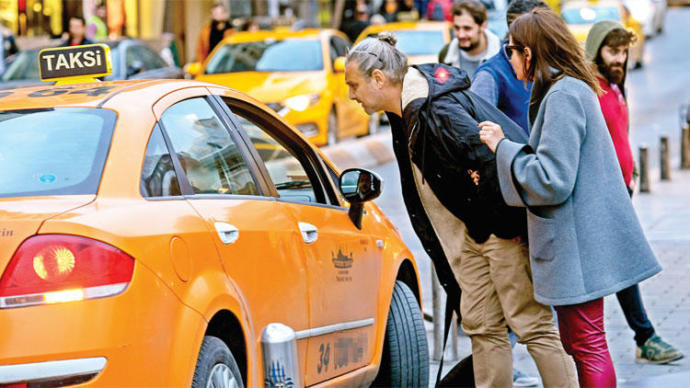 Taksicilerin yarattığı algı sebebiyle yeni bir düzenlemeyle taksi şoförü olmak zorlaştırılmalı mı?