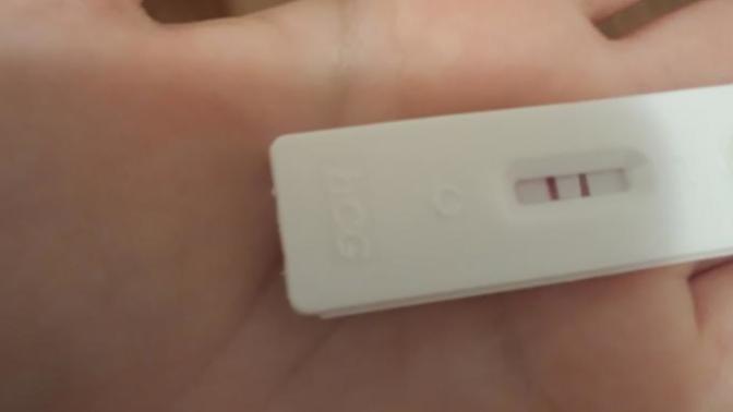 Test sonucum pozitif mi çizgi bir garip çıktı renk olarak yardım edermisiniz?