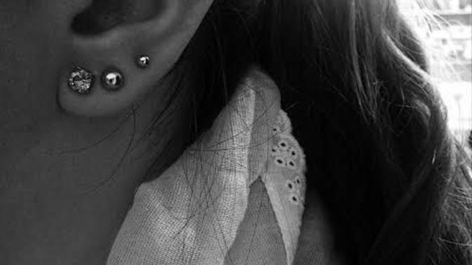 Kulak piercingi kızlarda nasıl duruyor sizce, çekici mi yoksa itici mi?