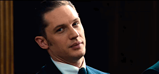 Tom Hardy'i yakışıklı / karizmatik buluyor musunuz?