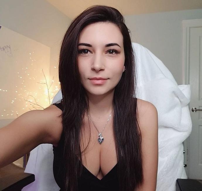 Alinity Divine Çok Güzel Değil Mi Ya?