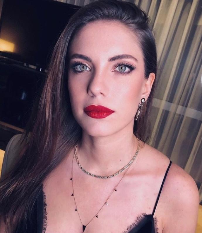 Eda Ece mi? Bensu Soral mı? Sizce hangisi daha güzel?