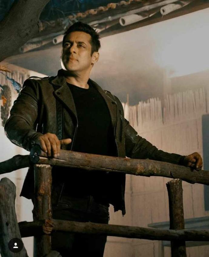 Salman Khan sizce yakışıklı mı?