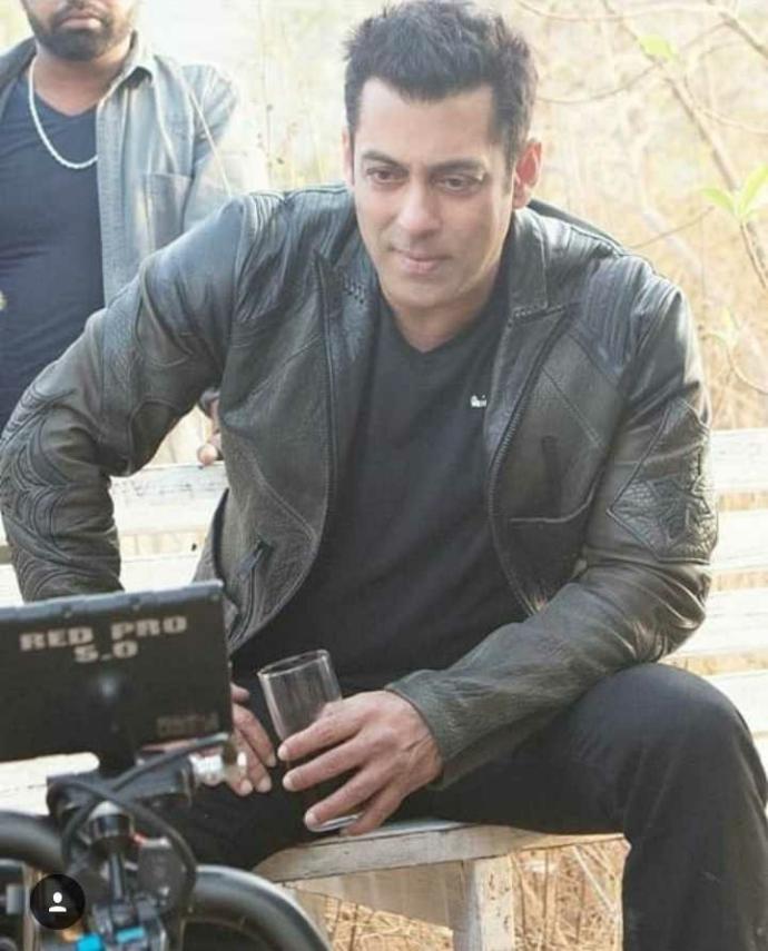 Salman Khan sizce yakışıklı mı?