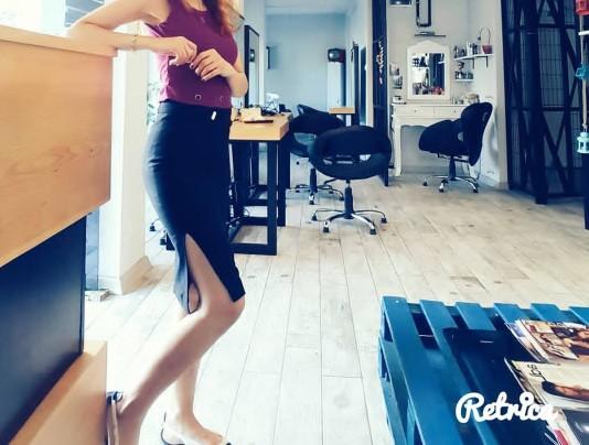 Kızlar etek  ya da  elbise giyince altına çorap giyiyor musunuz? Sizce çoraplı mı daha seksi çorapsız mı?