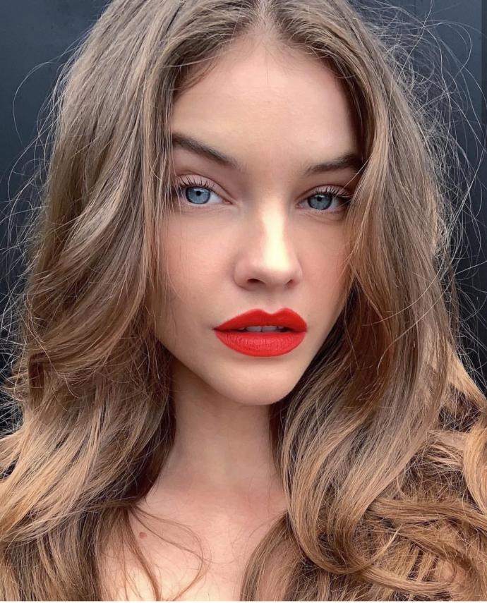Gülşen Bubikoğlu mu daha güzel, Barbara palvin mi?