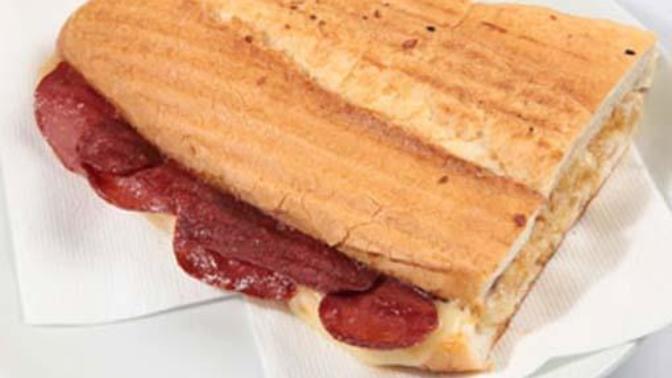 Yarım ekmek arası en iyi ne gider?