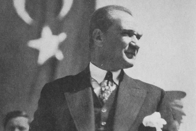 Türkiyedeki en yakışıklı siyasetçi sizce kimdir?